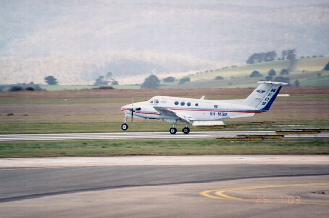 Beechcraft Super King Air 200 (VH-MSM) - Beechcraft B200 Kingair VH-MSM landing on runway 32L at Launceston.br /Serial Number BB-1464