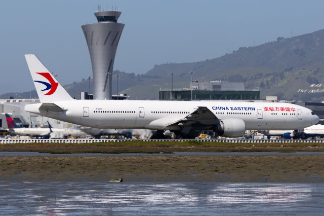 BOEING 777-300ER (B-2025)