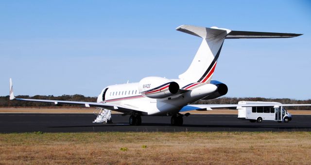 Bombardier Global 5000 (N114QS)