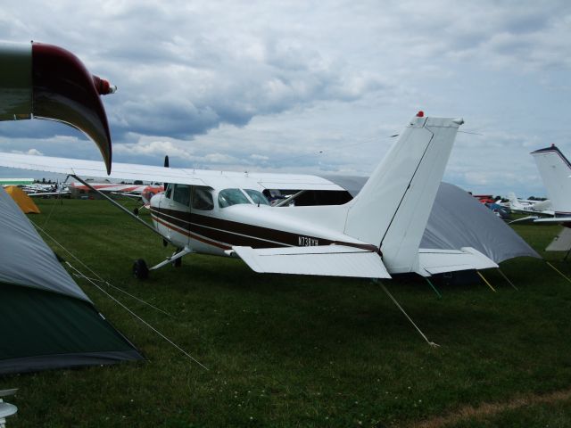 Cessna Skyhawk (N738YH)