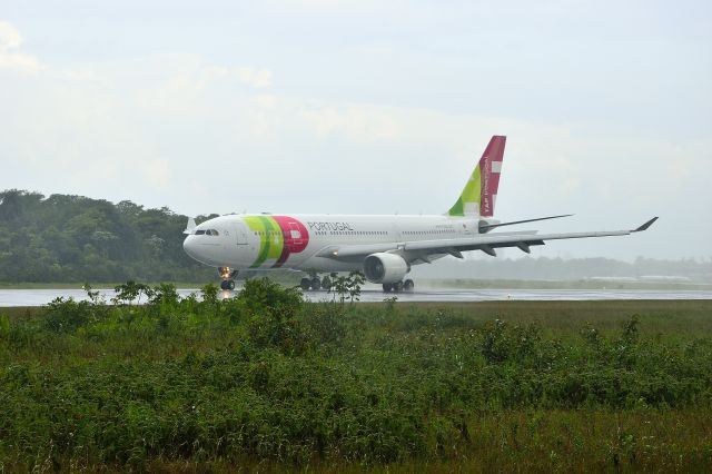 Airbus A330-200 (CS-TOE)