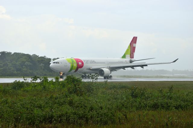 Airbus A330-200 (CS-TOE)