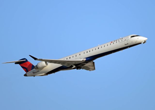 Canadair Regional Jet CRJ-900 (N161PQ)