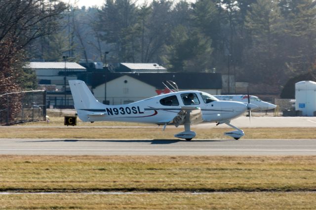 Cirrus SR-20 (N930SL) - N930SL taking off from runway 29 at Hanscom Field