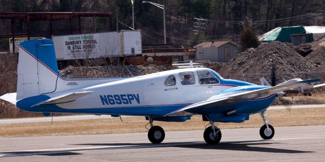 Beechcraft Twin Bonanza (N695PV)