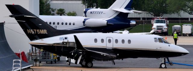 Hawker 800 (N575MR)