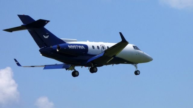 Hawker 800 (N997WA) - On final is this 2008 Raytheon Hawker Beechjet 900XP in the Summer of 2019.