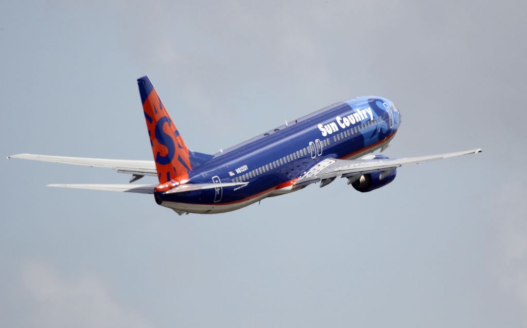 Boeing 737-800 (N813SY)