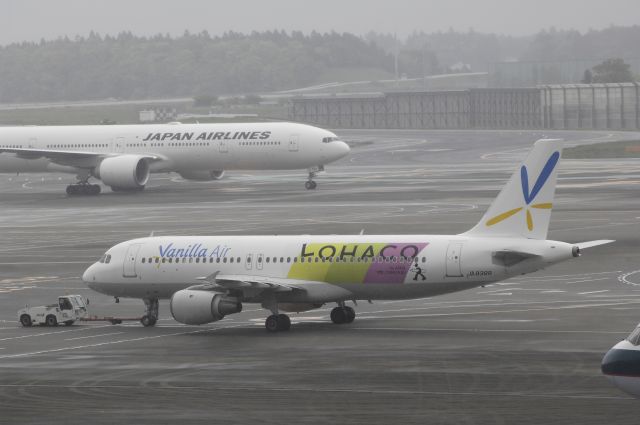 Airbus A320 (JA8388) - at Narita Intl Airport on 2014/05/06