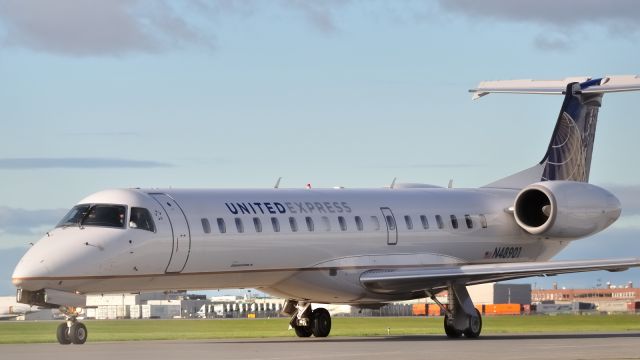 Embraer ERJ-145 (N48901)