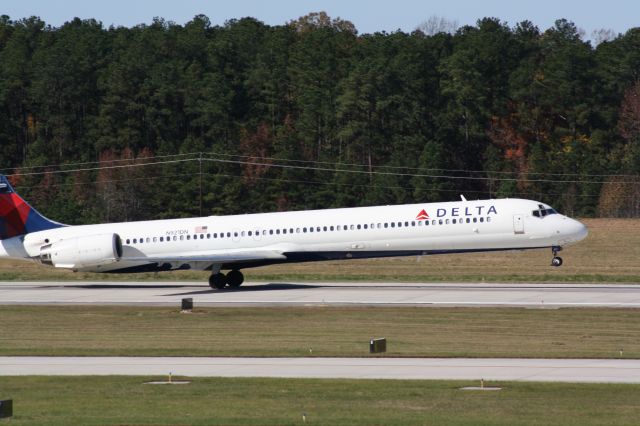 McDonnell Douglas MD-90 (N921DN) - N921DN rotates off of runway 5L