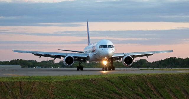 Boeing 757-200 (N977FD) - Dawn arrival from KMEM exiting Runway 5 at Charlie.