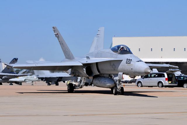 McDonnell Douglas FA-18 Hornet (N220)