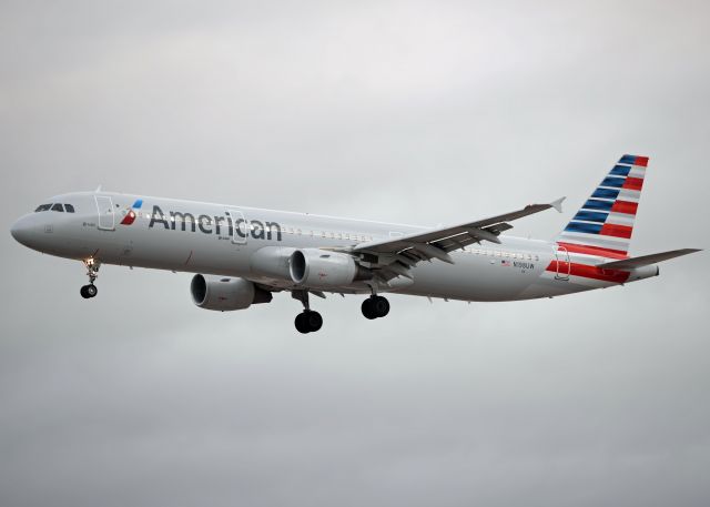 Airbus A321 (N198UW)