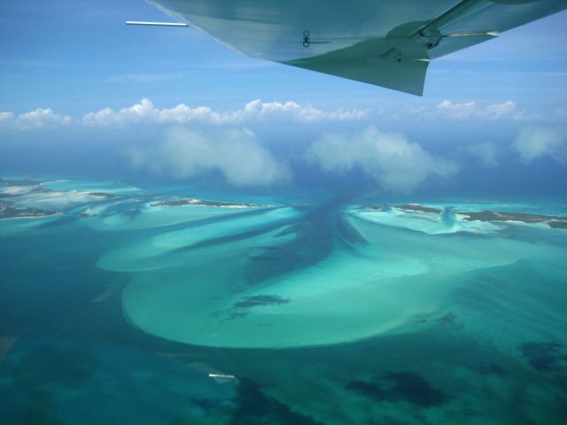 FLIGHT DESIGN CT (N107WW) - Approaching Staniel Cay on 7/20/2008