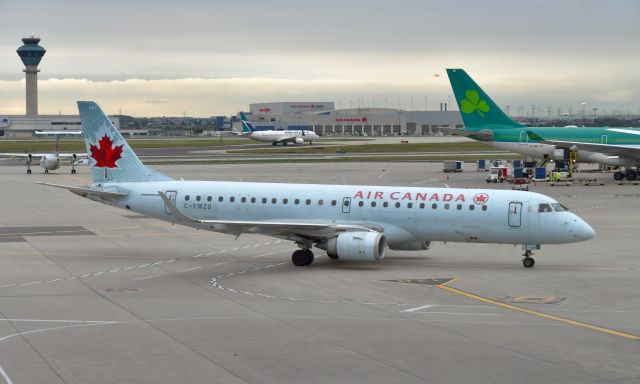 Embraer ERJ-190 (C-FMZU) - Air Canada Embraer ERJ-190AR C-FMZU in Toronto 