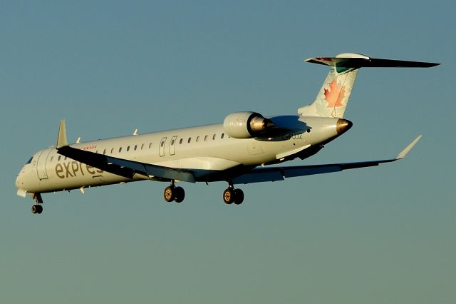 Canadair Regional Jet CRJ-900 (C-FUJZ) - Arriving from HZ/YHZ. Rwy 32.