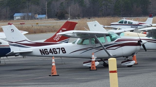 Cessna Skyhawk (N64678) - N64678 Stationary at Ocean City Municipal Airport