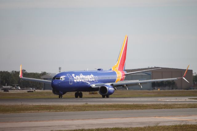 Boeing 737-800 (N8524Z) - SWA2563 MDW-SRQ 11/30/24