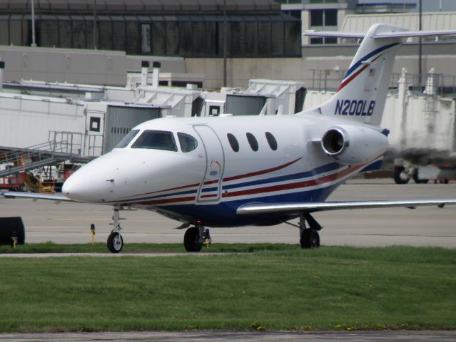 Beechcraft Premier 1 (N200LB) - N200LB, a Raytheon 390, taxis along Delta at Blue Grass Airport (KLEX)