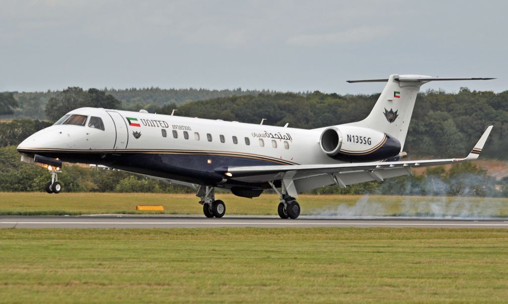 Embraer ERJ-135 (N135SG)