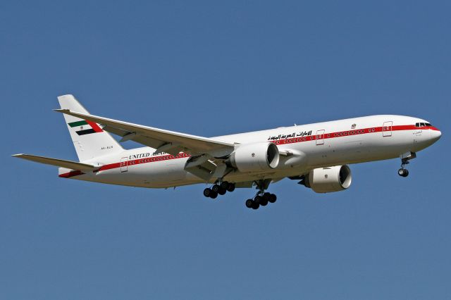 Boeing 777-200 (A6-ALN)