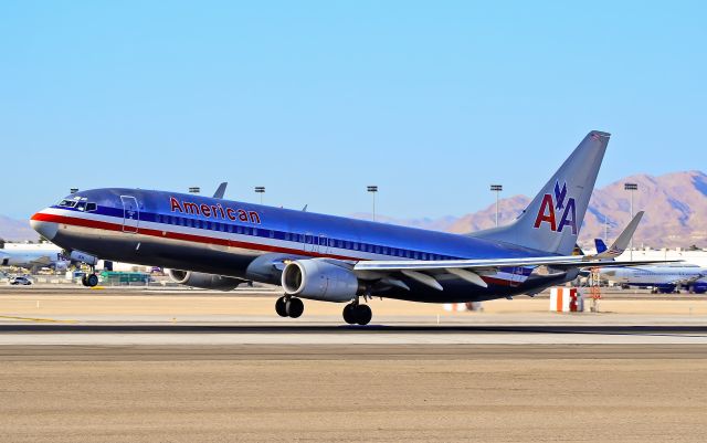 Boeing 737-800 (N958AN) - American Airlines Boeing 737-823 N958AN (cn 3CN)  Las Vegas - McCarran International (LAS / KLAS) USA - Nevada, June 10, 2011 Photo: Tomás Del Coro