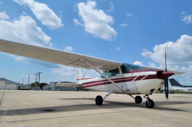 Cessna Skyhawk (N5319D) - Halls Flying Service