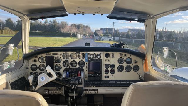 Beechcraft Twin Bonanza (N28EC)