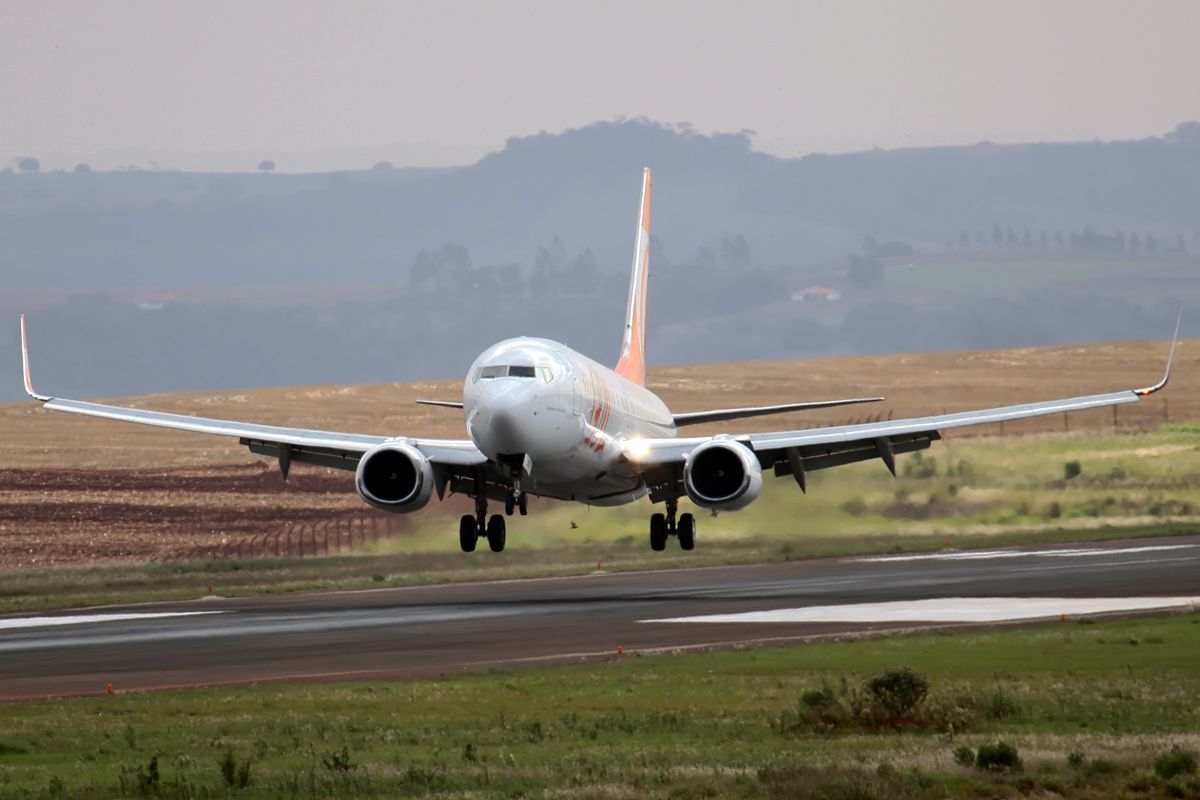 Boeing 737-800 (PR-GUL)