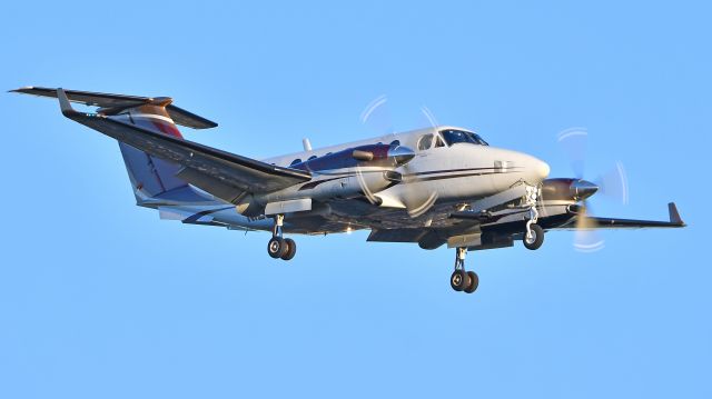 Beechcraft Super King Air 350 (N1253W) - Beechcraft Super King Air 350 (N1253W) arrives at KRDU Rwy 23R on 12/04/2019 at 4:24 pm.