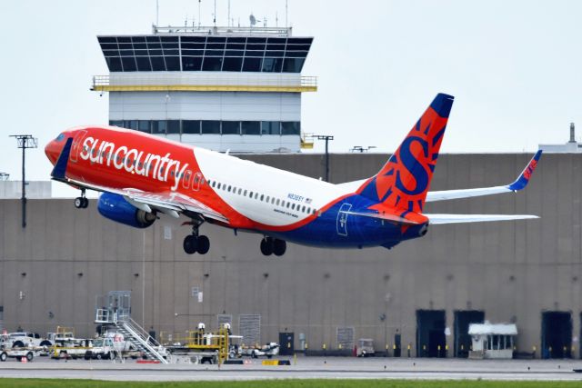 Boeing 737-800 (N836SY)
