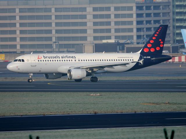 Airbus A320 (OO-SNK)
