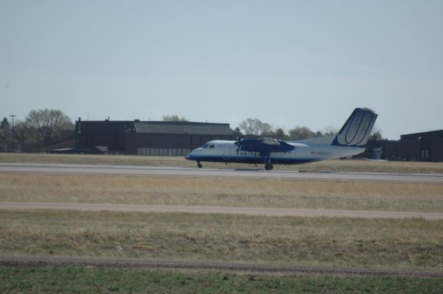 de Havilland Dash 8-200 (N455YV)