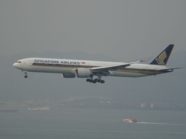 BOEING 777-300ER (9V-SWE)