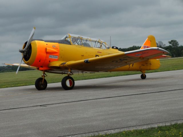 North American T-6 Texan (N1811B)