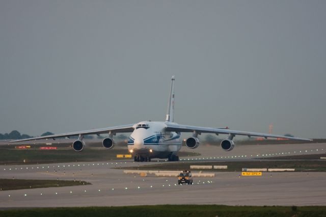 Antonov An-124 Ruslan (RNA82042)