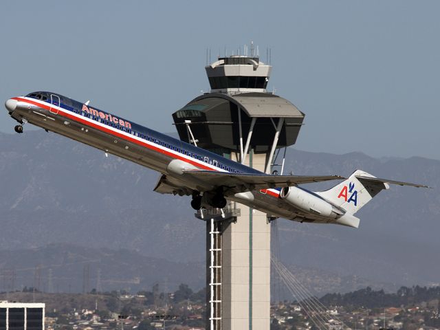 McDonnell Douglas MD-82 (N586AA) - December 28, 2006