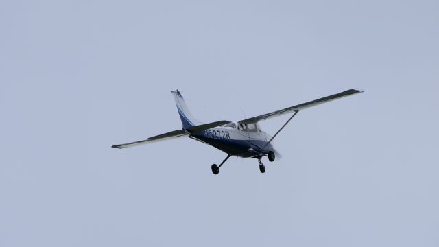 Cessna Skyhawk (N5272R)