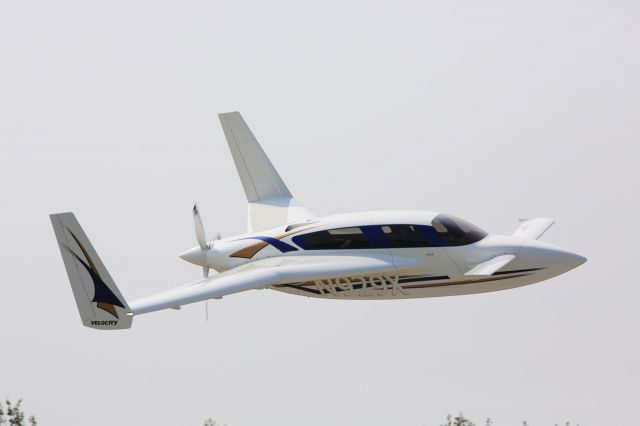 VELOCITY Velocity (N929X) - Photo pass at Chester County Airport