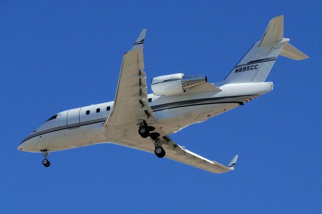 Canadair Challenger (N895CC) - CANADAIR LTD CL600-2B16(CL601-3A) N895CC (5177)  Las Vegas - McCarran International (LAS / KLAS) USA - Nevada, 7-5-2010  Photo: Tomas Del Coro Jack in the Box