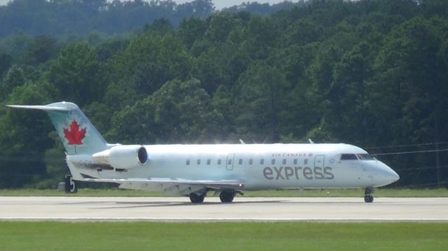 Canadair Regional Jet CRJ-100 (C-FWJI)