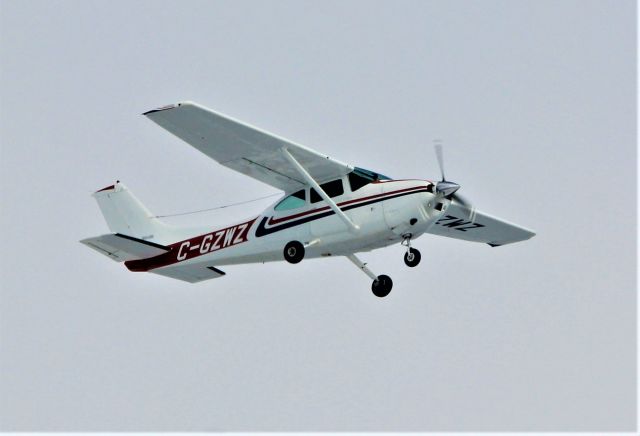 C-GZWZ — - C-GZWZ Cessna Skylane 182-Q  survolant le fleuve St-Laurent à Lavaltrie QC. le 17-03-2022 à 15:35