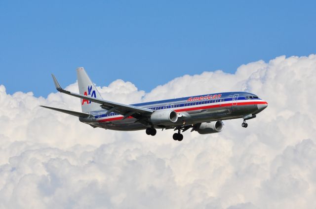 Boeing 737-800 (N841NN)
