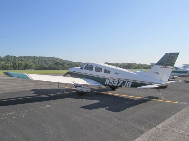 Piper Cherokee (N597JG)