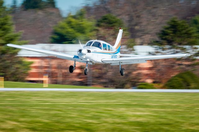 Piper Cherokee (N47406) - Piper PA-28-161 landing at KOQN (Branywine)