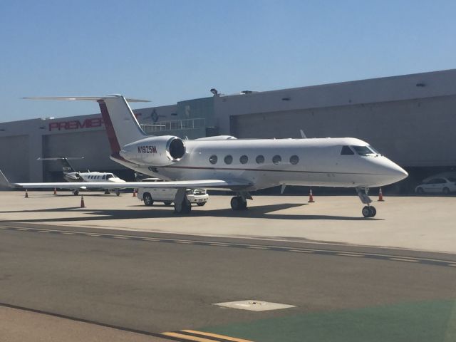 Gulfstream Aerospace Gulfstream IV (N1925M) - Taxing past this hotrod while in the Cessna