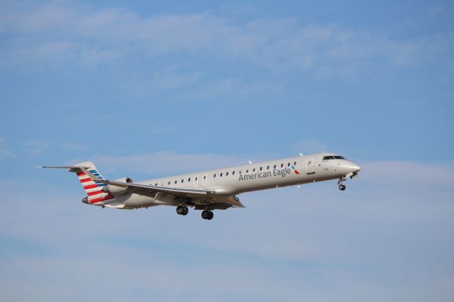 Canadair Regional Jet CRJ-900 (N569NN)