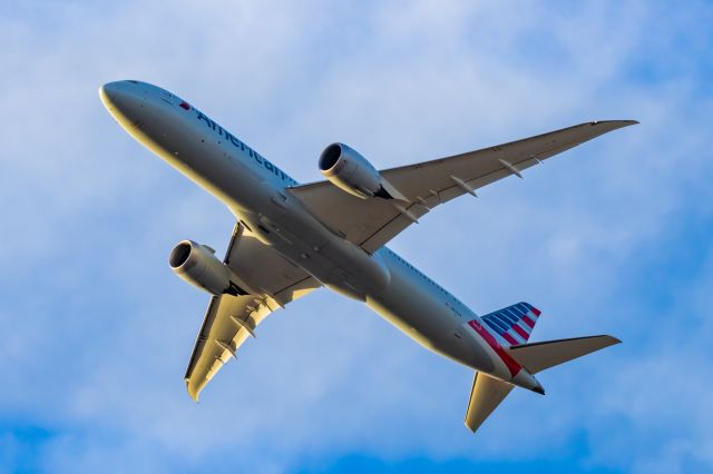 Boeing 787-9 Dreamliner (N833AA) - American Airlines 787-9 taking off from DFW on 12/28/22. Taken with a Canon R7 and Tamron 70-200 G2 lens.