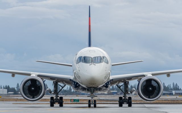 Airbus A220-100 (N117DU)